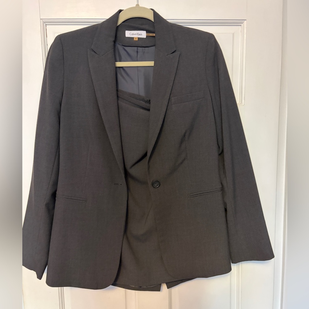 Skirt suit! Calvin Klein skirt and blazer. Like new. Size 6